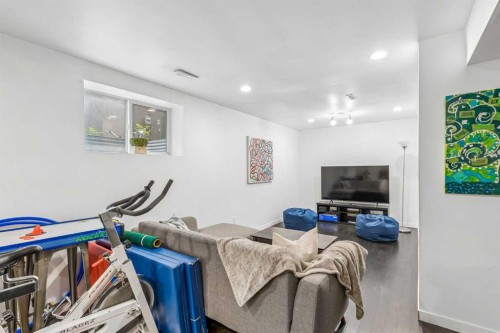 3444 3 Avenue Nw, Calgary, AB - Indoor