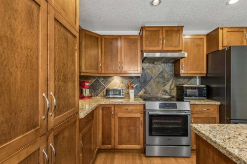 3444 3 Avenue Nw, Calgary, AB - Indoor Photo Showing Kitchen