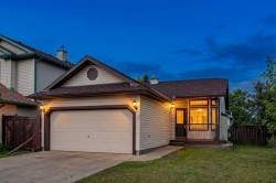 31 Fairways Drive NWAirdrie, AB T4B 2P5