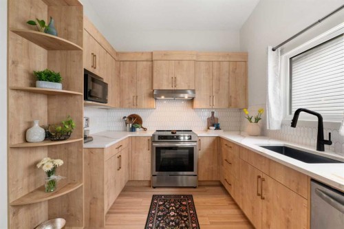 726 68 Avenue Sw, Calgary, AB - Indoor Photo Showing Kitchen With Upgraded Kitchen