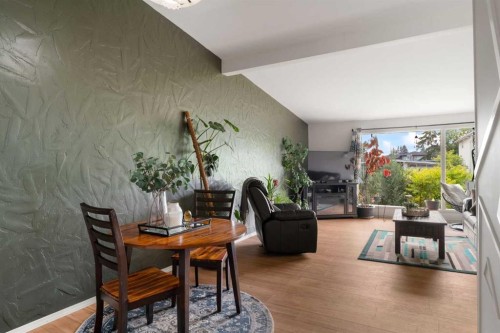 726 68 Avenue Sw, Calgary, AB - Indoor