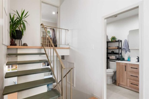 726 68 Avenue Sw, Calgary, AB - Indoor Photo Showing Other Room