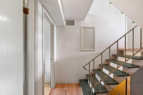 726 68 Avenue Sw, Calgary, AB - Indoor Photo Showing Other Room