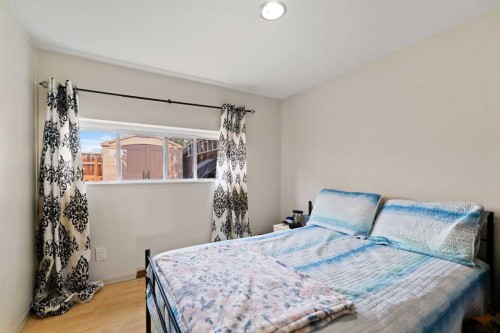 726 68 Avenue Sw, Calgary, AB - Indoor Photo Showing Bedroom