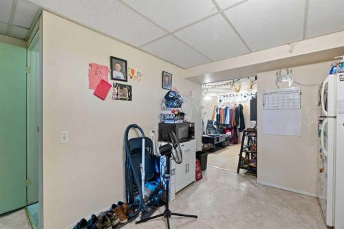 726 68 Avenue Sw, Calgary, AB - Indoor