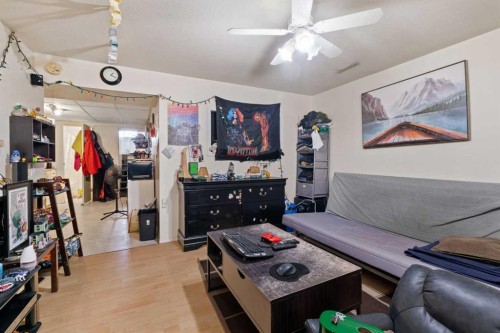 726 68 Avenue Sw, Calgary, AB - Indoor Photo Showing Other Room