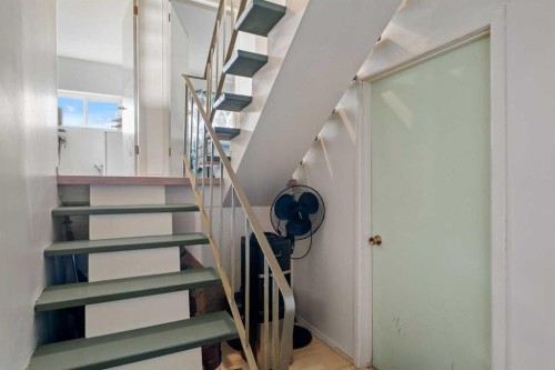 726 68 Avenue Sw, Calgary, AB - Indoor Photo Showing Other Room