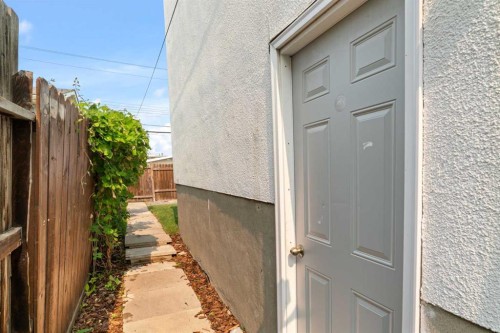 726 68 Avenue Sw, Calgary, AB - Outdoor With Exterior