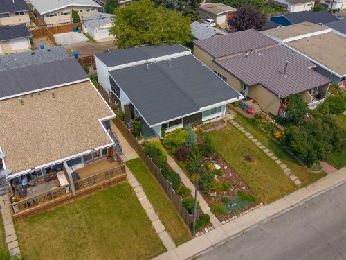 726 68 Avenue Sw, Calgary, AB - Outdoor