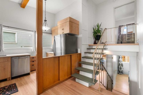 726 68 Avenue Sw, Calgary, AB - Indoor