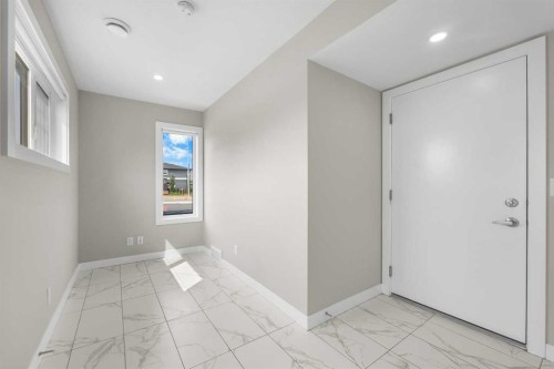 615 Evanston Link Nw, Calgary, AB - Indoor Photo Showing Other Room