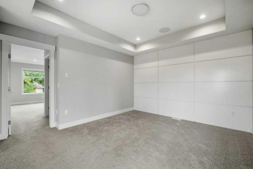 637 14 Avenue Ne, Calgary, AB - Indoor Photo Showing Other Room
