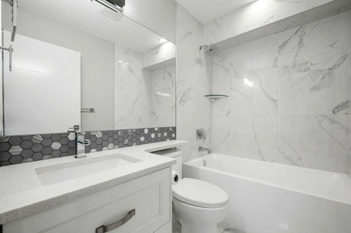 637 14 Avenue Ne, Calgary, AB - Indoor Photo Showing Bathroom