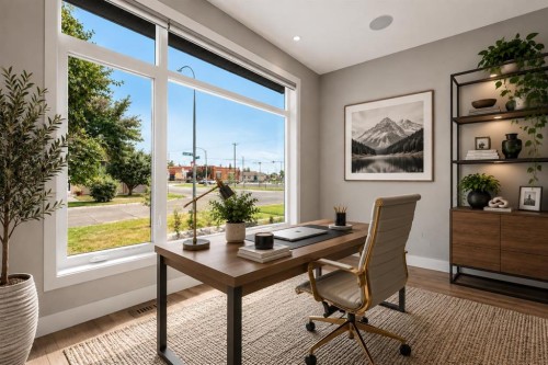 637 14 Avenue Ne, Calgary, AB - Indoor Photo Showing Office