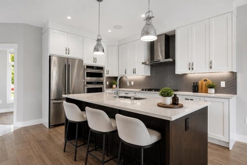 637 14 Avenue Ne, Calgary, AB - Indoor Photo Showing Kitchen With Stainless Steel Kitchen With Upgraded Kitchen