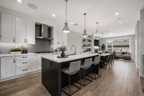 637 14 Avenue Ne, Calgary, AB - Indoor Photo Showing Kitchen With Upgraded Kitchen