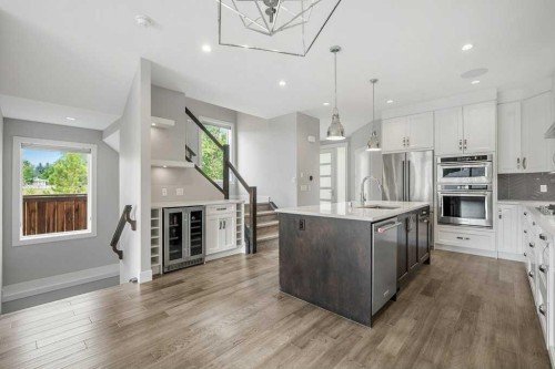637 14 Avenue Ne, Calgary, AB - Indoor Photo Showing Kitchen With Stainless Steel Kitchen With Upgraded Kitchen