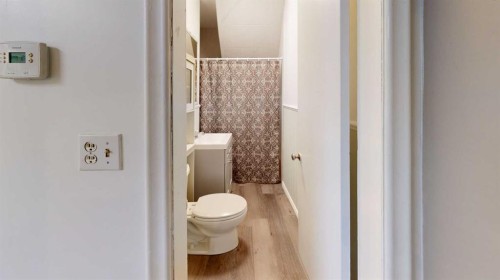 348 47 Avenue West, Claresholm, AB - Indoor Photo Showing Bathroom