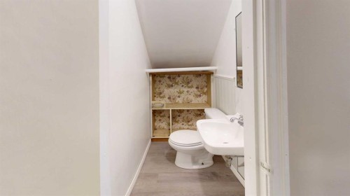 348 47 Avenue West, Claresholm, AB - Indoor Photo Showing Bathroom