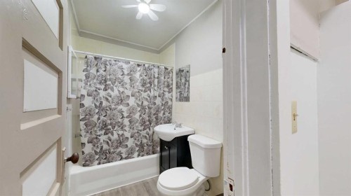 348 47 Avenue West, Claresholm, AB - Indoor Photo Showing Bathroom
