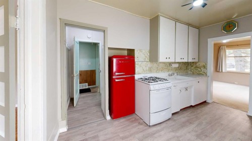 348 47 Avenue West, Claresholm, AB - Indoor Photo Showing Kitchen