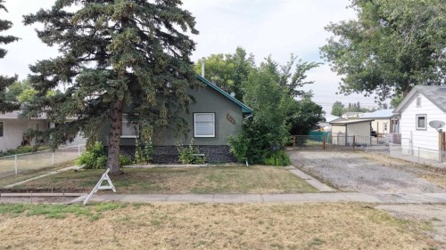 348 47 Avenue West, Claresholm, AB - Outdoor
