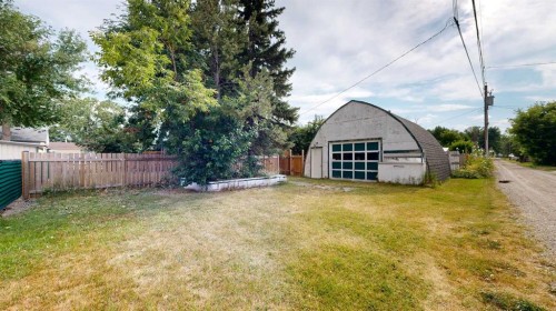 348 47 Avenue West, Claresholm, AB - Outdoor