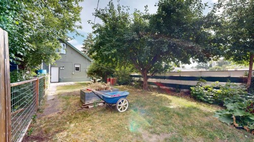 348 47 Avenue West, Claresholm, AB - Outdoor