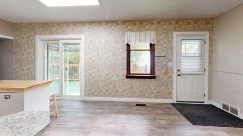 348 47 Avenue West, Claresholm, AB - Indoor Photo Showing Other Room