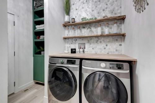 47 Walgrove Park Se, Calgary, AB - Indoor Photo Showing Laundry Room