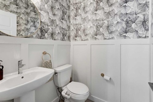 47 Walgrove Park Se, Calgary, AB - Indoor Photo Showing Bathroom