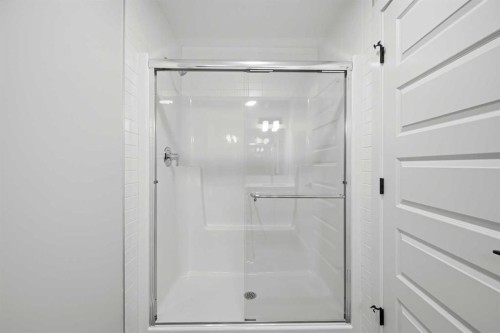 42 Waterford Mews, Chestermere, AB - Indoor Photo Showing Bathroom