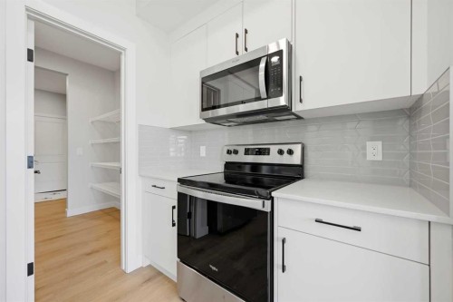 46 Waterford Mews, Chestermere, AB - Indoor Photo Showing Kitchen