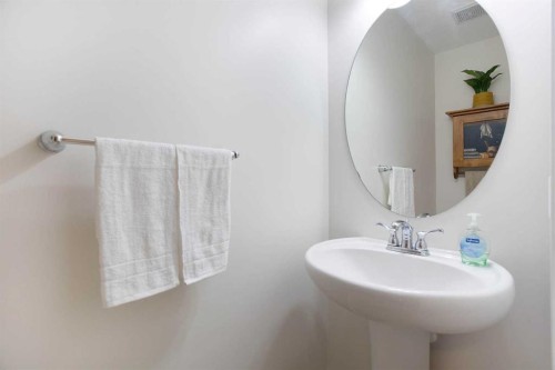 1575 Windstone Road Sw, Airdrie, AB - Indoor Photo Showing Bathroom