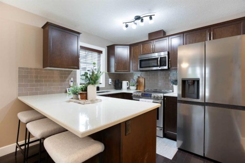 1575 Windstone Road Sw, Airdrie, AB - Indoor Photo Showing Kitchen With Upgraded Kitchen