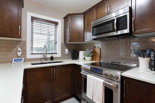 1575 Windstone Road Sw, Airdrie, AB - Indoor Photo Showing Kitchen
