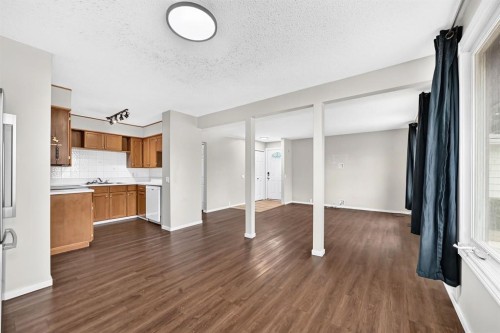 7964 Huntington Road Ne, Calgary, AB - Indoor Photo Showing Kitchen