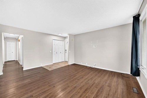 7964 Huntington Road Ne, Calgary, AB - Indoor Photo Showing Other Room