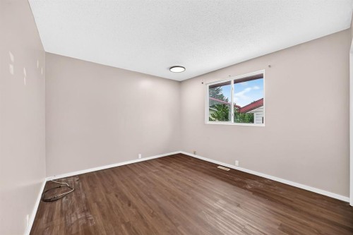 7964 Huntington Road Ne, Calgary, AB - Indoor Photo Showing Other Room
