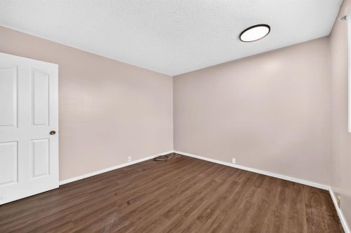 7964 Huntington Road Ne, Calgary, AB - Indoor Photo Showing Other Room