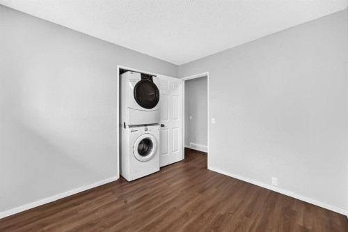 7964 Huntington Road Ne, Calgary, AB - Indoor Photo Showing Laundry Room