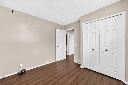7964 Huntington Road Ne, Calgary, AB - Indoor Photo Showing Other Room