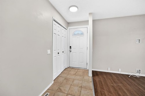 7964 Huntington Road Ne, Calgary, AB - Indoor Photo Showing Other Room