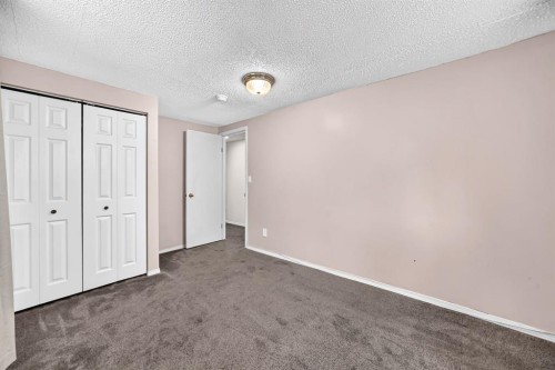 7964 Huntington Road Ne, Calgary, AB - Indoor Photo Showing Other Room