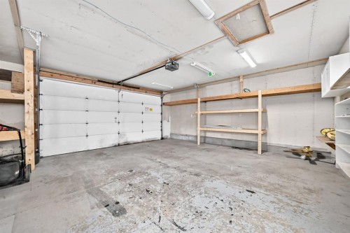 7964 Huntington Road Ne, Calgary, AB - Indoor Photo Showing Garage