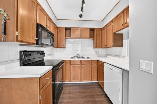 7964 Huntington Road Ne, Calgary, AB - Indoor Photo Showing Kitchen With Double Sink
