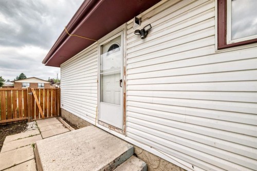 7964 Huntington Road Ne, Calgary, AB - Outdoor With Exterior