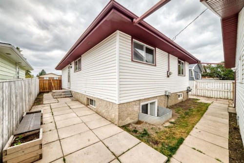 7964 Huntington Road Ne, Calgary, AB - Outdoor With Exterior