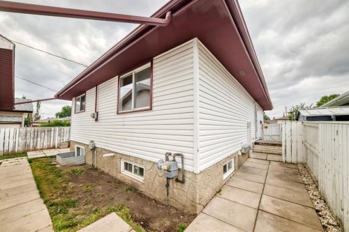 7964 Huntington Road Ne, Calgary, AB - Outdoor With Exterior