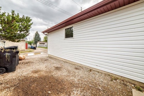 7964 Huntington Road Ne, Calgary, AB - Outdoor With Exterior